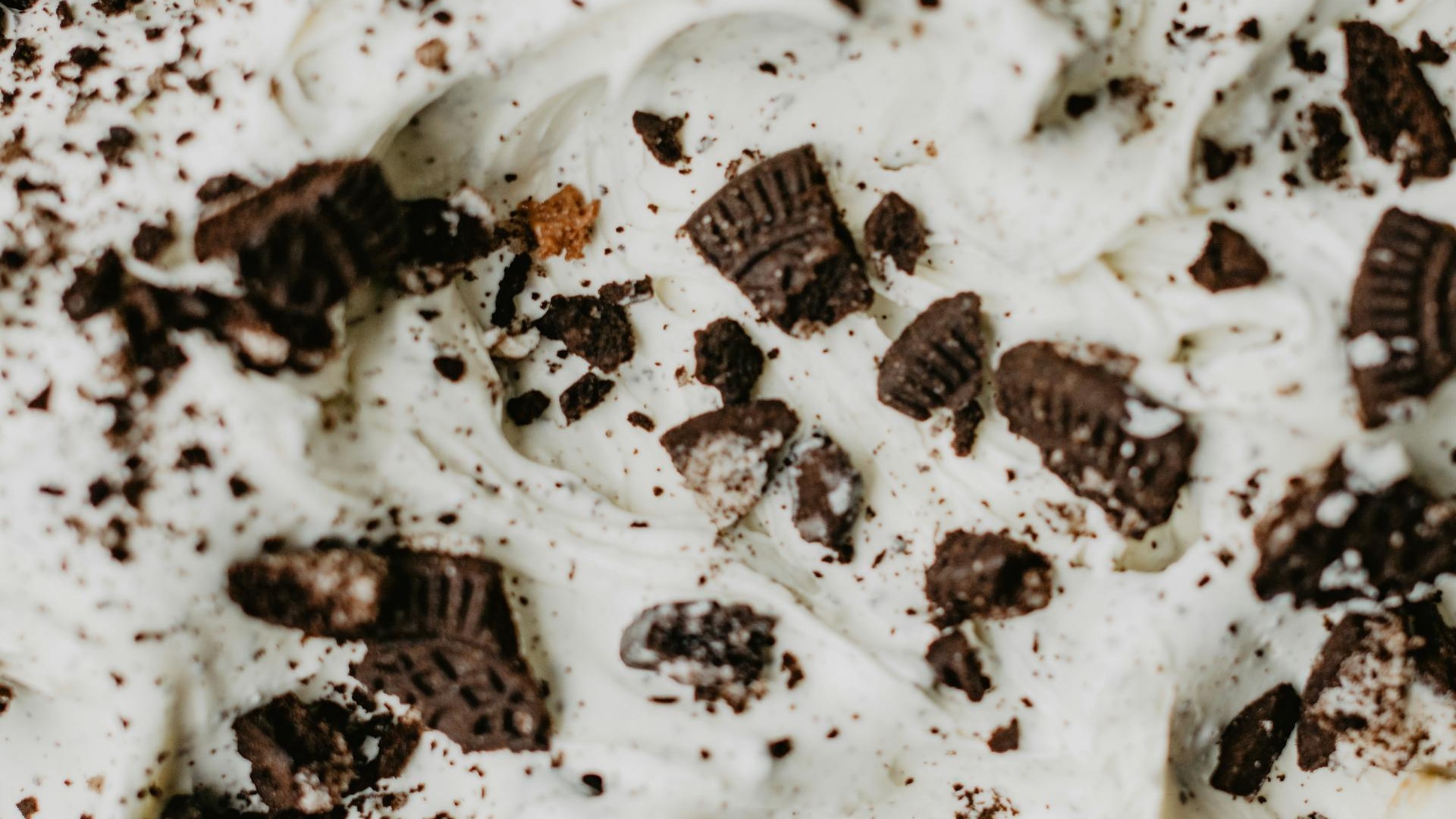 Hot Chocolate Fudge Swirl Cookies & Cream Ice Cream
